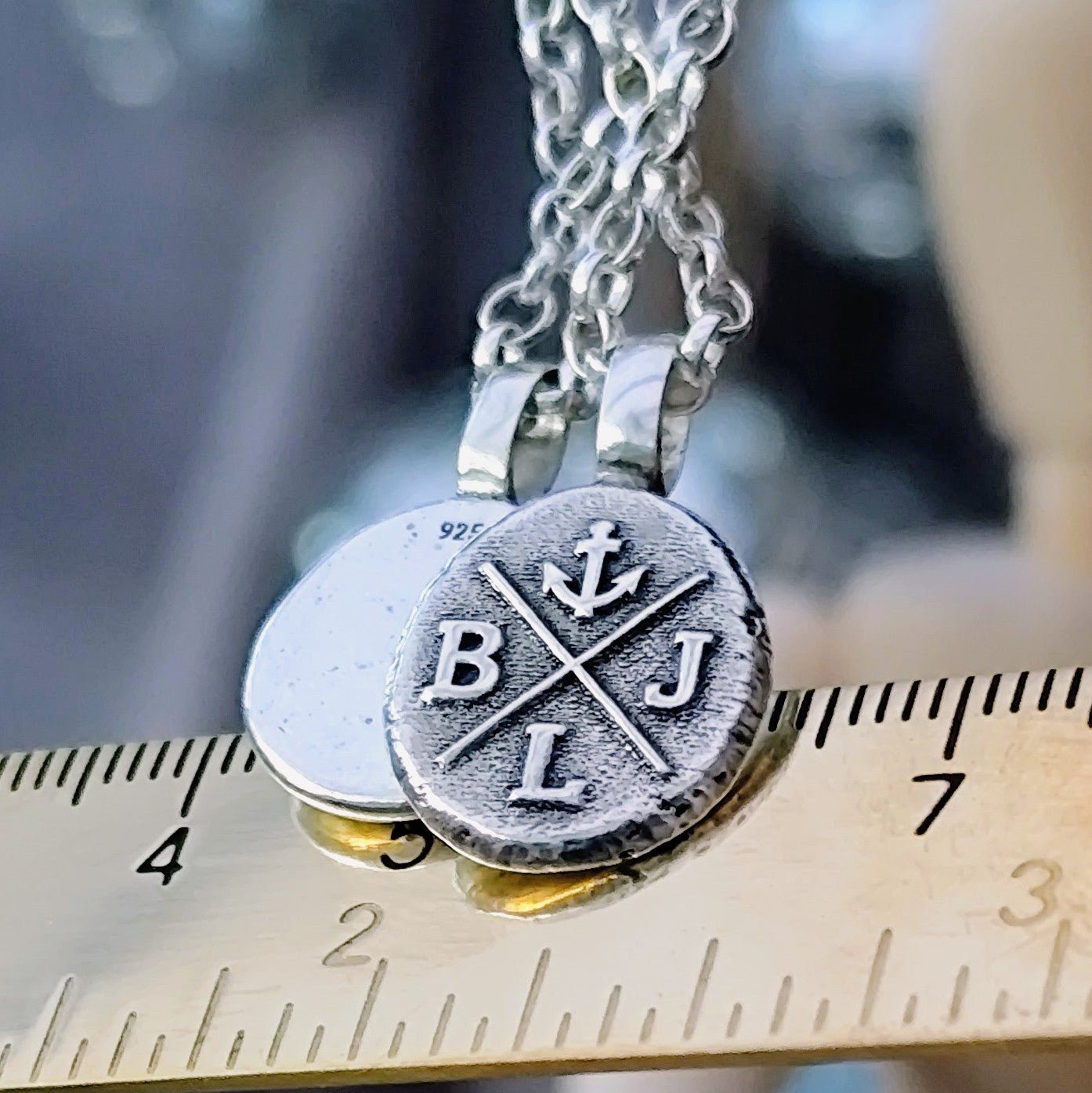 Familien - Anhänger mit Buchstaben & Anker und Gravur auf der Rückseite