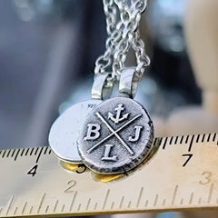 Familien - Anhänger mit Buchstaben & Anker und Gravur auf der Rückseite