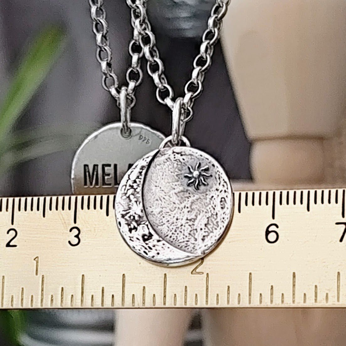 Kettenanhänger "Mond & Sonne" aus recyceltem 925er Silber, handgefertigt in Deutschland