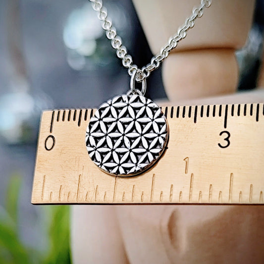 Kettenanhänger "Blume des Lebens" aus recyceltem 925er Silber, handgefertigt in Deutschland