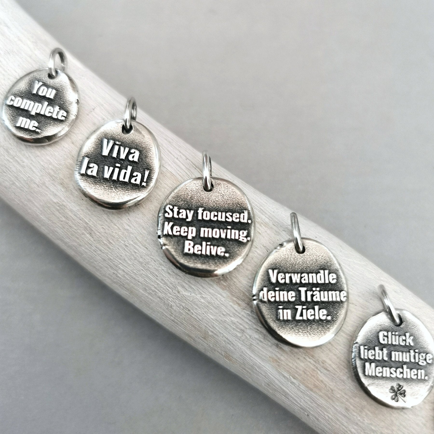Kettenanhänger mit Spruch: You complete me, handgefertigter Nugget mit recyceltem Silber - animoART