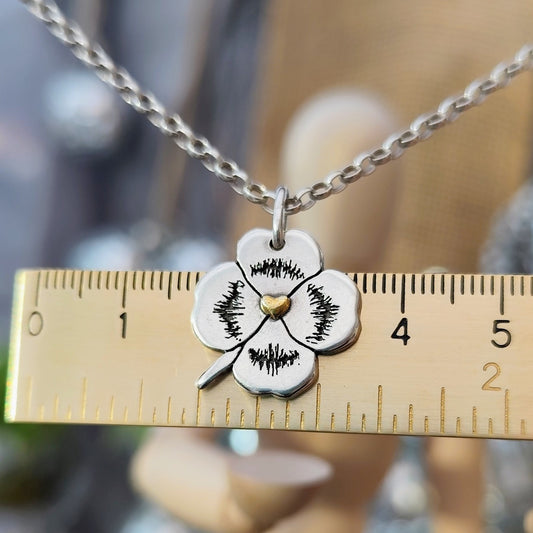 Kettenanhänger "Glücksklee mit Herz" recyceltes Silber, Vergoldung, handgefertigt