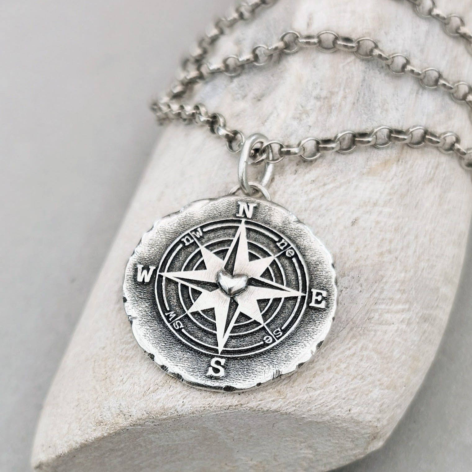 » Ketten - Anhänger "Folge deinem Herzen" » aus 925 Sterlingsilber » Kanten mit rustikalem Finish » Anhänger Durchmesser ca. 22mm » große Öse zum Einfädeln von Ketten » Anhänger mit oder ohne Kette erhältlich » Handgefertigt im Atelier animoART