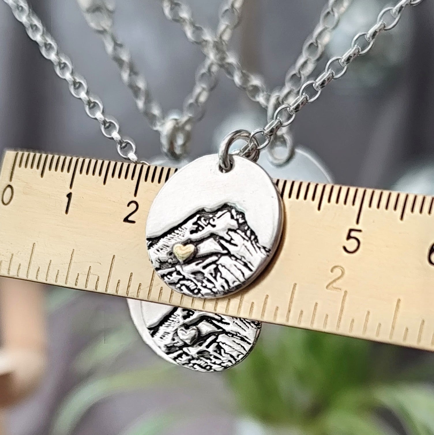 Kettenanhänger Berge "Bergliebe" aus recyceltem 925er Silber, handgefertigt