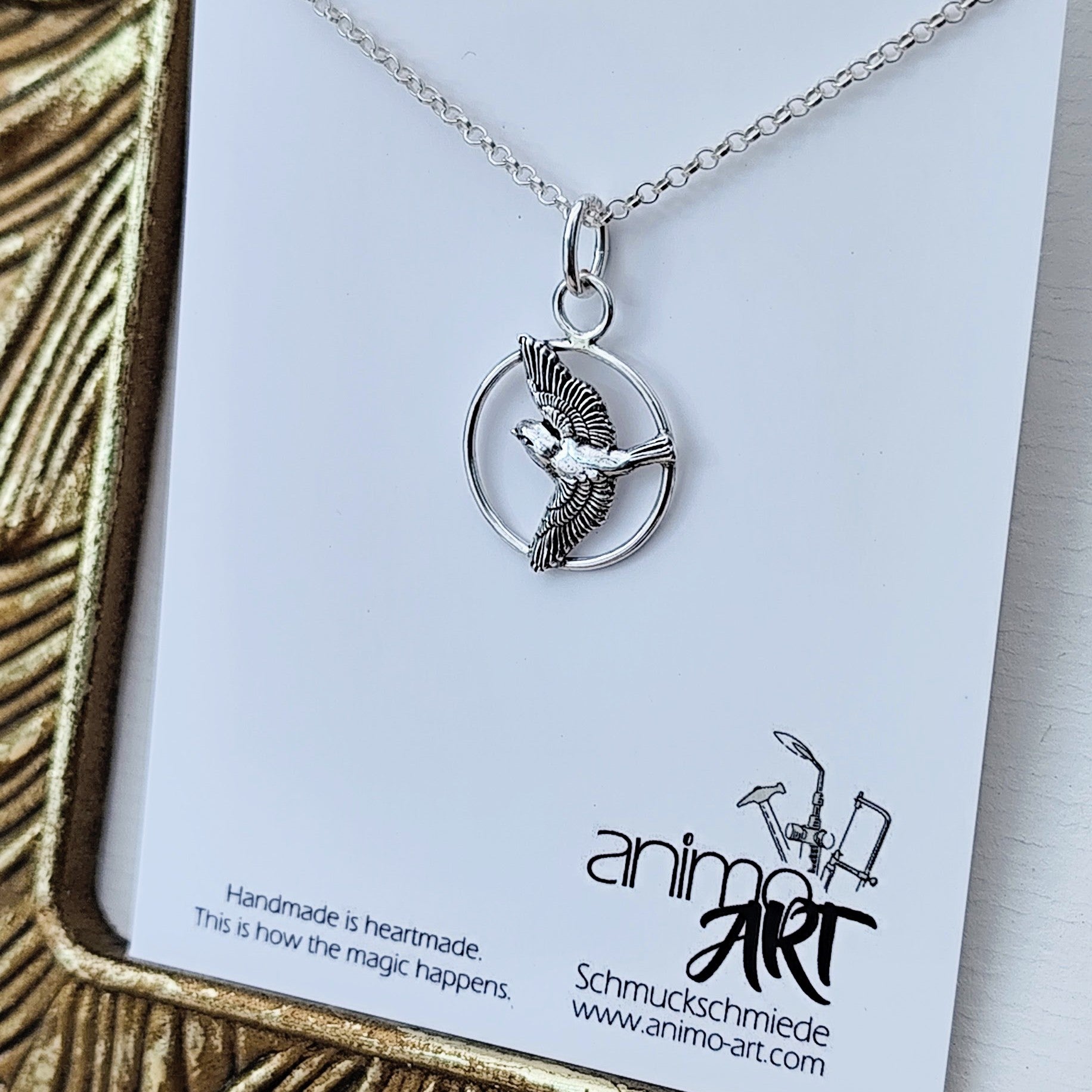 Kettenanhänger "Vogel im Flug" aus recyceltem Sterlingsilber, handgefertigt