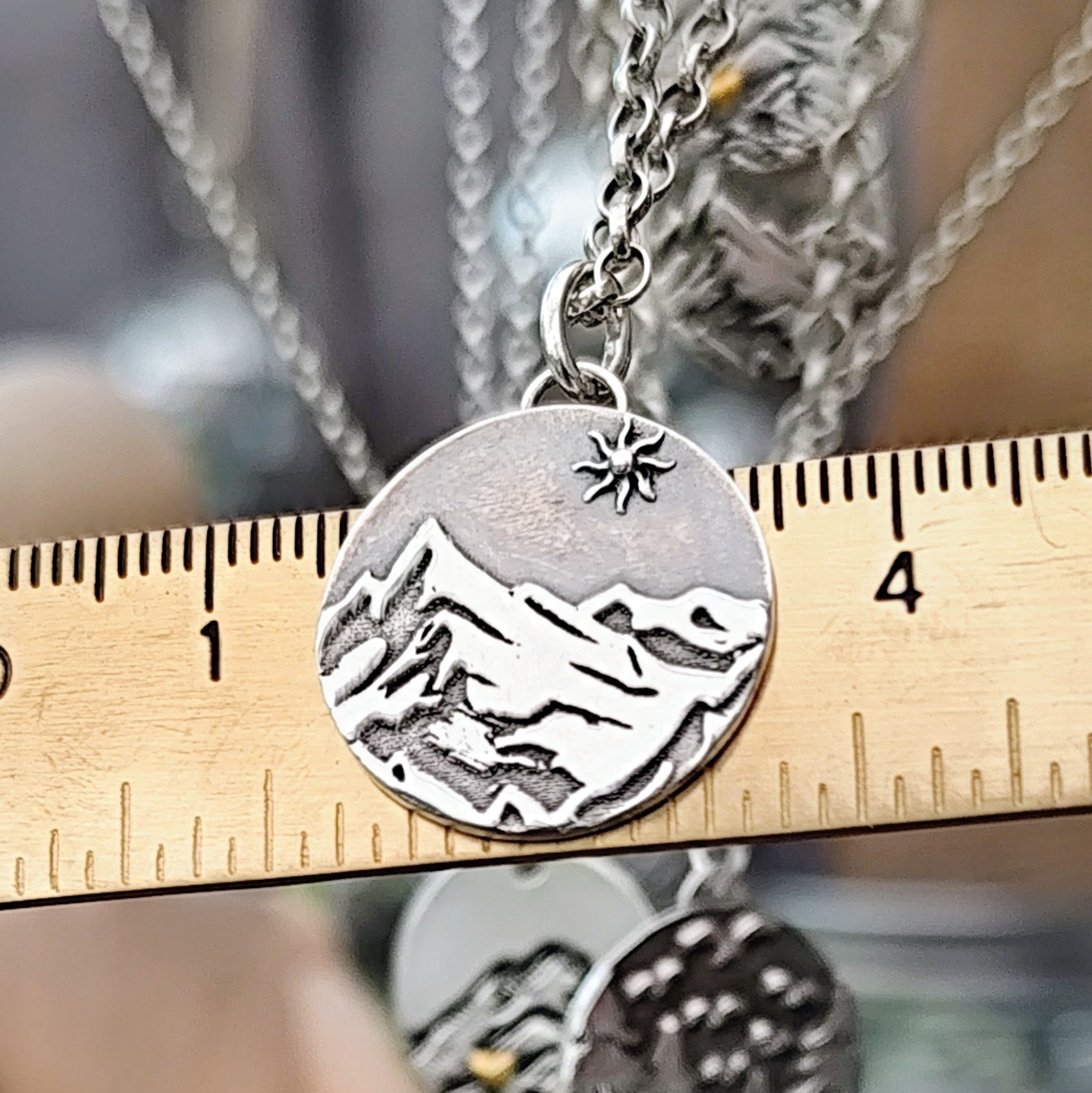 Kettenanhänger "Berge mit Sonne" recyceltes Silber, handgefertigt