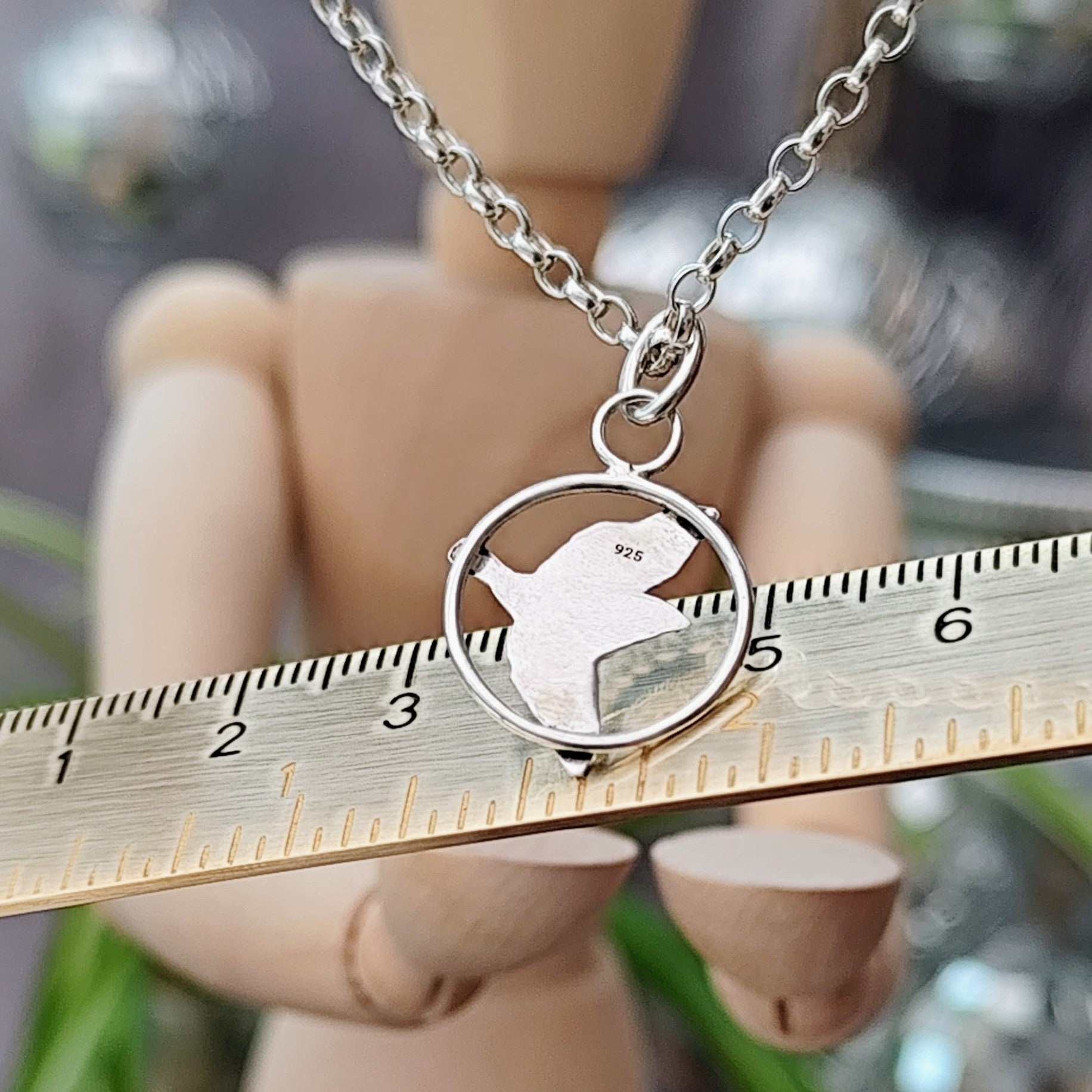 Kettenanhänger "Vogel im Flug" aus recyceltem Sterlingsilber, handgefertigt