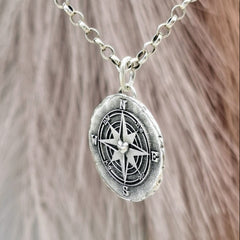 » Ketten - Anhänger Folge deinem Herzen » aus 925 Sterlingsilber » Kanten mit rustikalem Finish » Anhänger Durchmesser ca. 22mm » große Öse zum Einfädeln von Ketten » Anhänger mit oder ohne Kette erhältlich » Handgefertigt im Atelier animoART