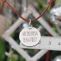 Kettenanhänger "Kompass" im RUSTIC STYLE, aus recyceltem Silber