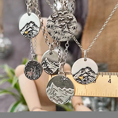 Kettenanhänger "Vögel über´m Tannenwald" aus recyceltem Silber