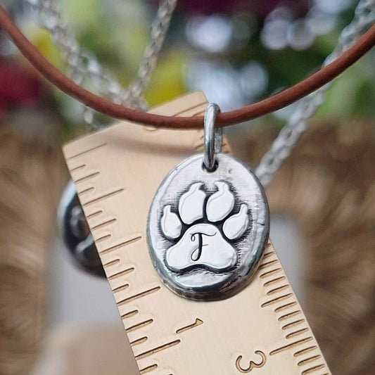 Kettenanhänger "Hundepfote" mit Buchstabe