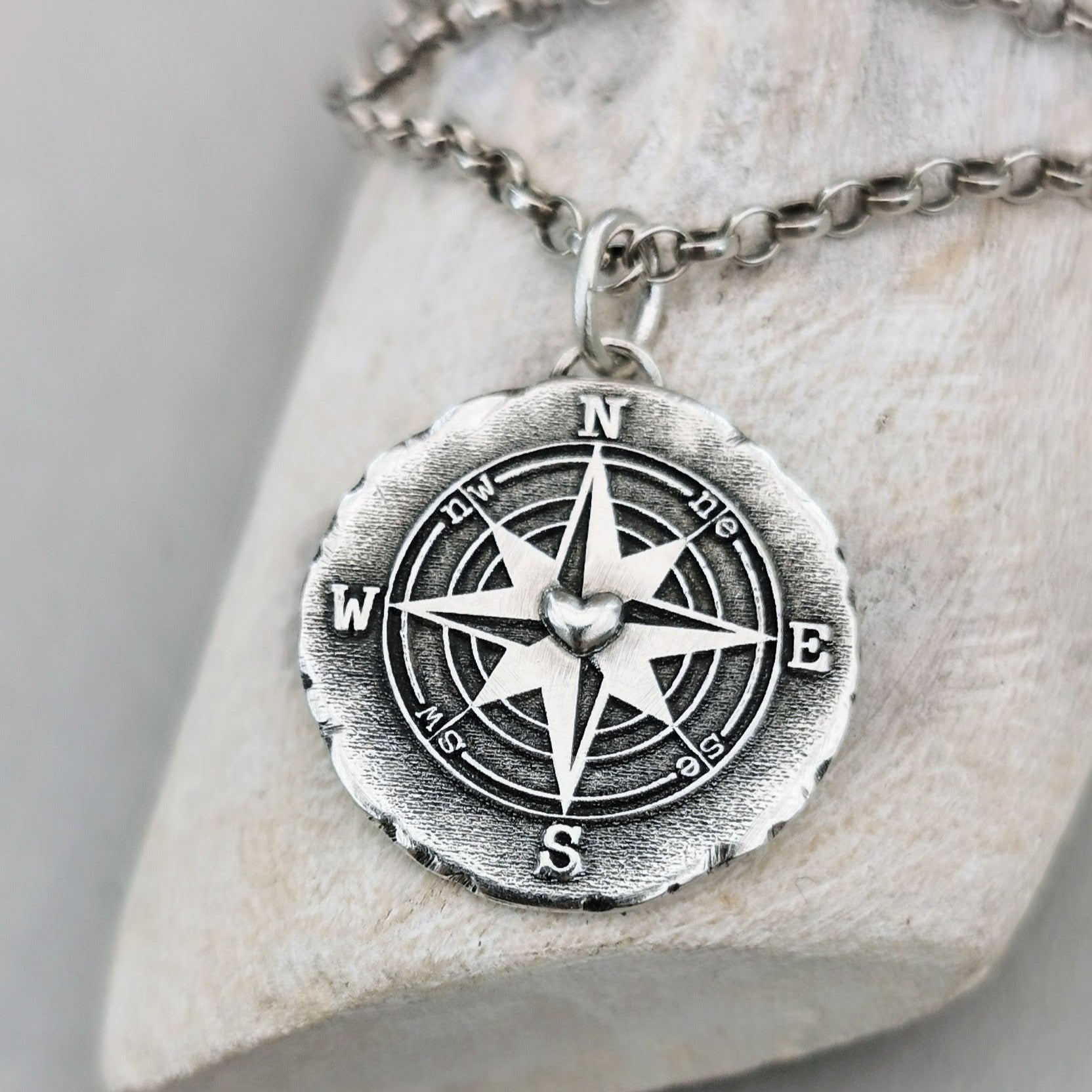 » Ketten - Anhänger "Folge deinem Herzen" » aus 925 Sterlingsilber » Kanten mit rustikalem Finish » Anhänger Durchmesser ca. 22mm » große Öse zum Einfädeln von Ketten » Anhänger mit oder ohne Kette erhältlich » Handgefertigt im Atelier animoART