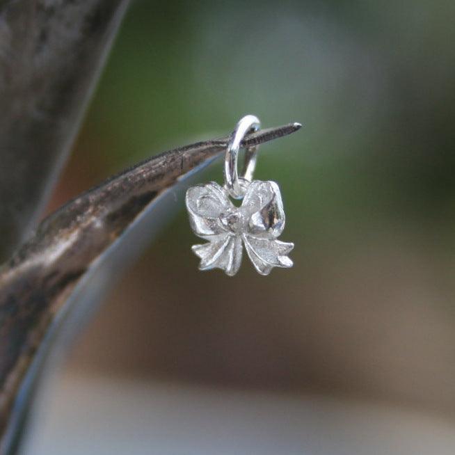 Ketteanhänger "kleine Schleife mit Herz " 925 Silber - animoART