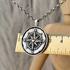 Kettenanhänger "Kompass mit goldenem Herz" RUSTIC RAHMEN, recyceltes Silber