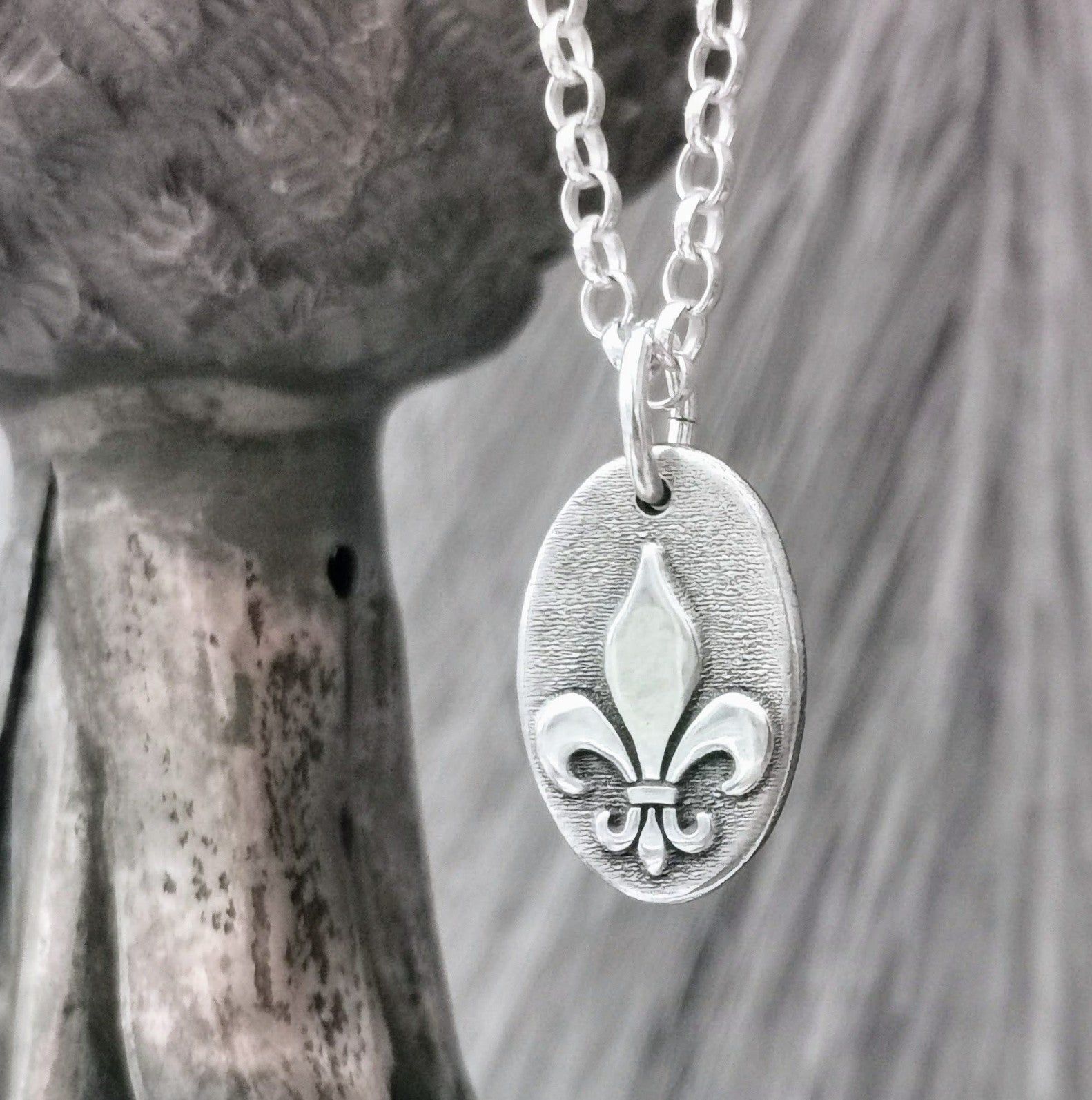 Kettenanhänger Fleur de Lis, recyceltes Silber, handgefertigt