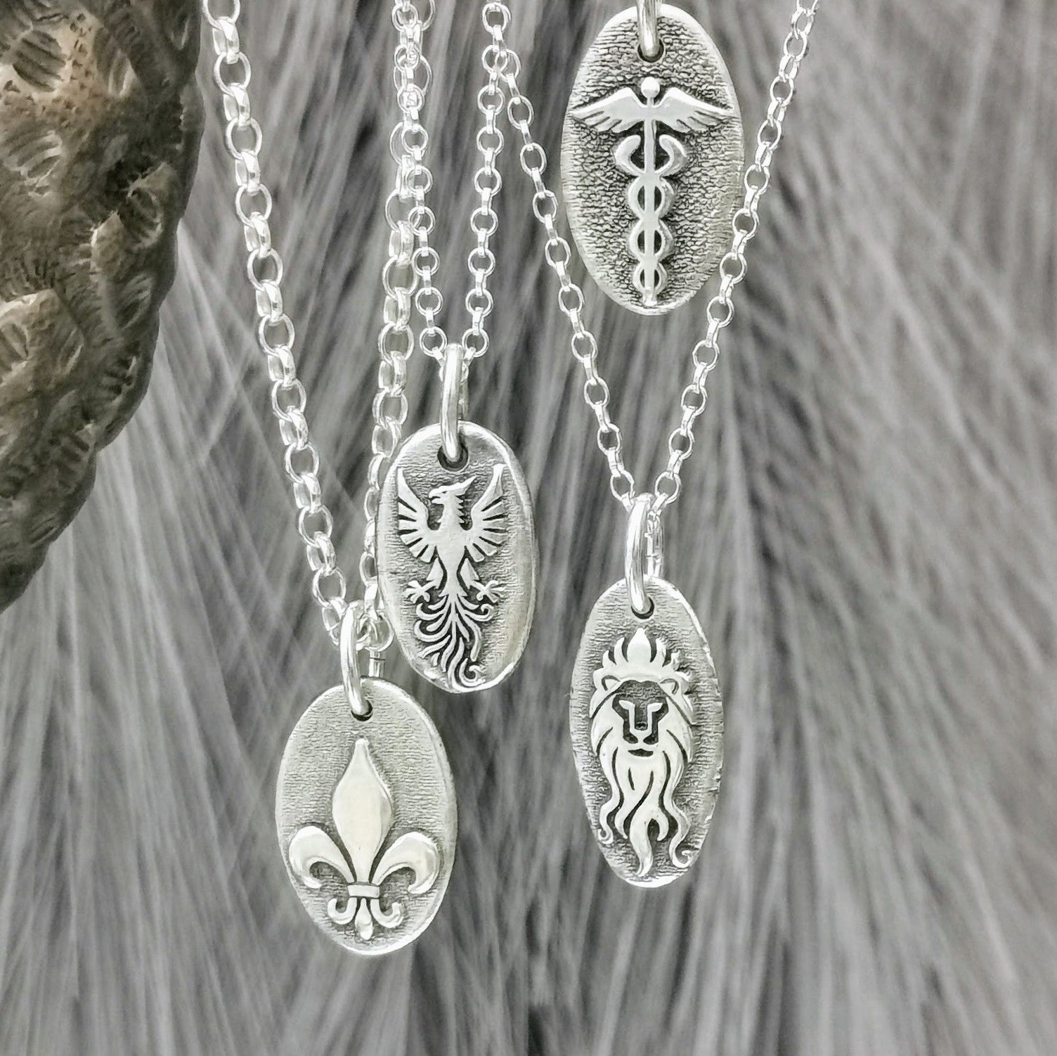 Kettenanhänger Fleur de Lis, recyceltes Silber, handgefertigt