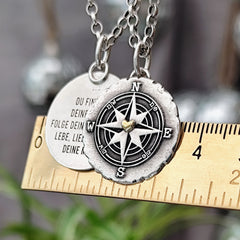 Kettenanhänger "Kompass mit Herz" im RUSTIC STYLE, handgefertigt mit recyceltem Silber