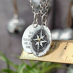 Kettenanhänger "Kompass mit Herz" im RUSTIC STYLE, handgefertigt mit recyceltem Silber