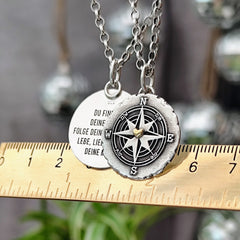 Kettenanhänger "Kompass mit Herz" im RUSTIC STYLE, handgefertigt mit recyceltem Silber