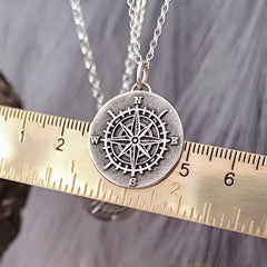 Kompassanhänger aus Sterlingsilber, wahlweise mit Gravur auf der Rückseite