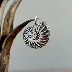 Anhänger NAUTILUS, handgefertigtes Unikat aus recyceltem Silber - animoART