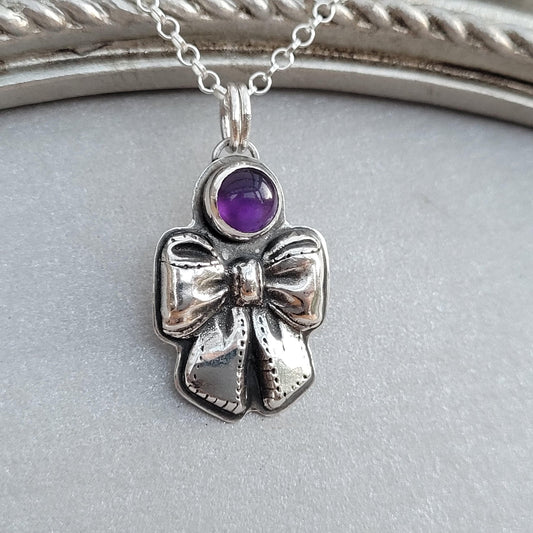 Anhänger "Schleife mit Amethyst" aus recyceltem Silber - animoART