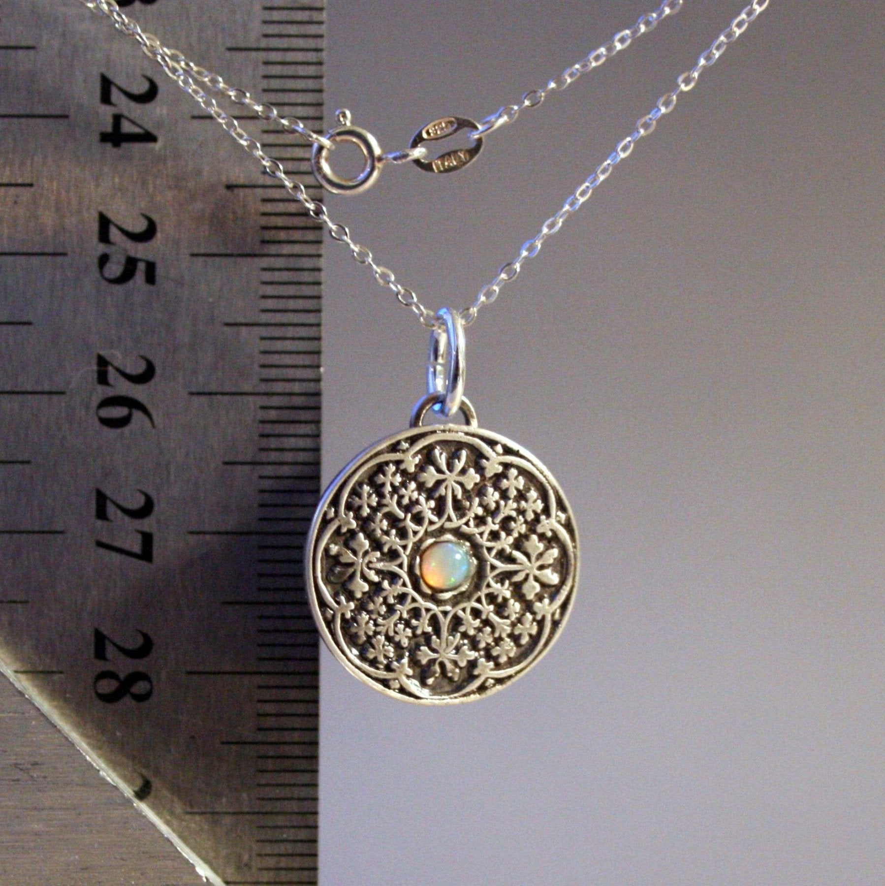 Kette Mandala Anhänger mit Edelstein aus 999er Silber_Schmuck_handmade_animoART