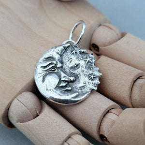 Kettenanhänger "Mann im Mond", recyceltes Silber, handgefertigt - animoART