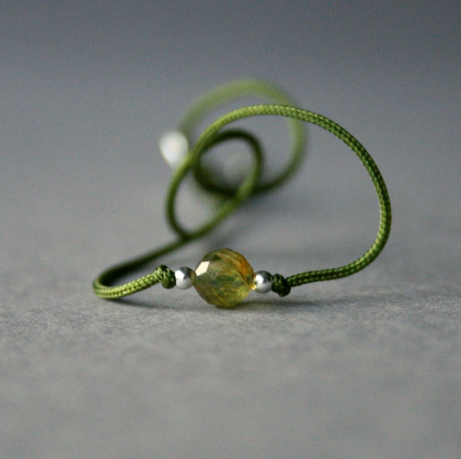 Peridot Armband mit Bedeutung_Schmuck_handmade_animoART