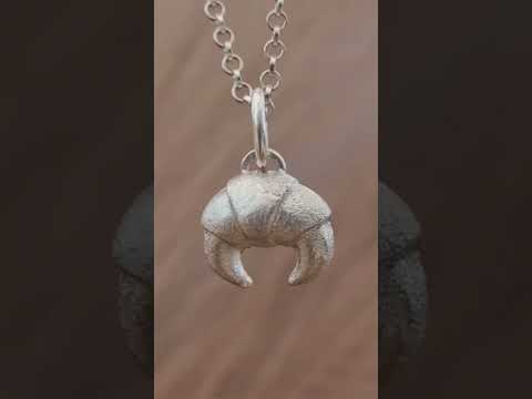 Kettenanhänger "kleines Croissant" recyceltes Silber, handgefertigt