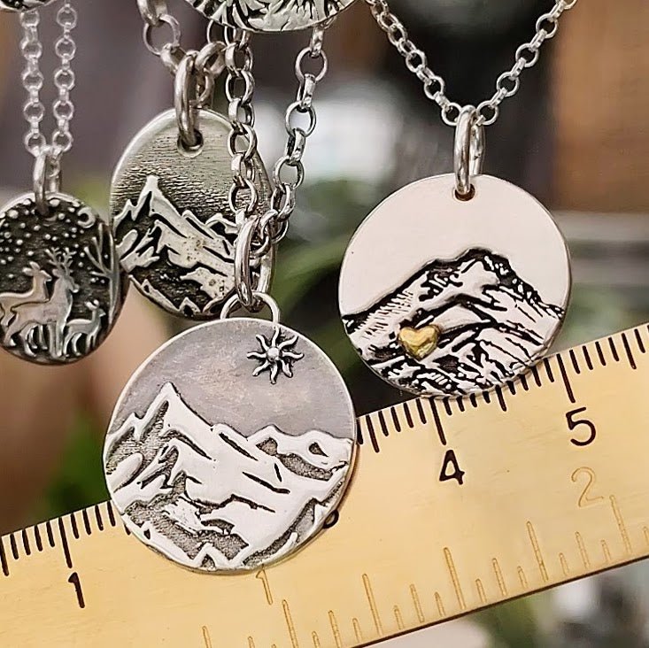 Kettenanhänger "Berge mit Sonne" recyceltes Silber, handgefertigt