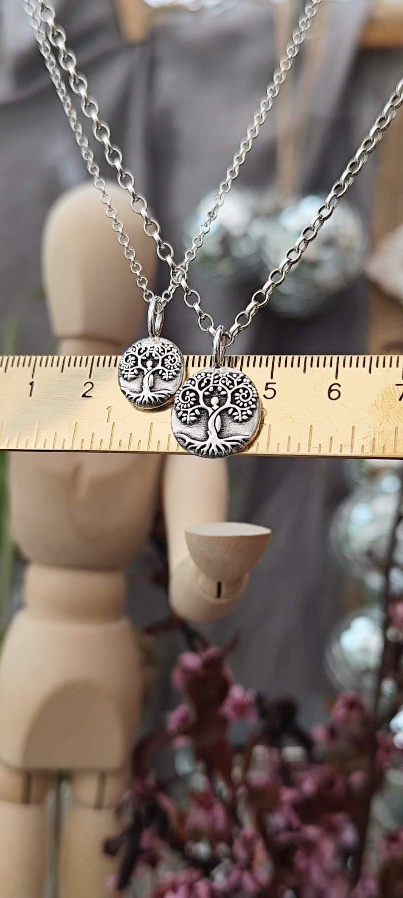 Kettenanhänger Baum der Lebens HUMAN, Nugget aus recyceltem Silber, handgefertigt