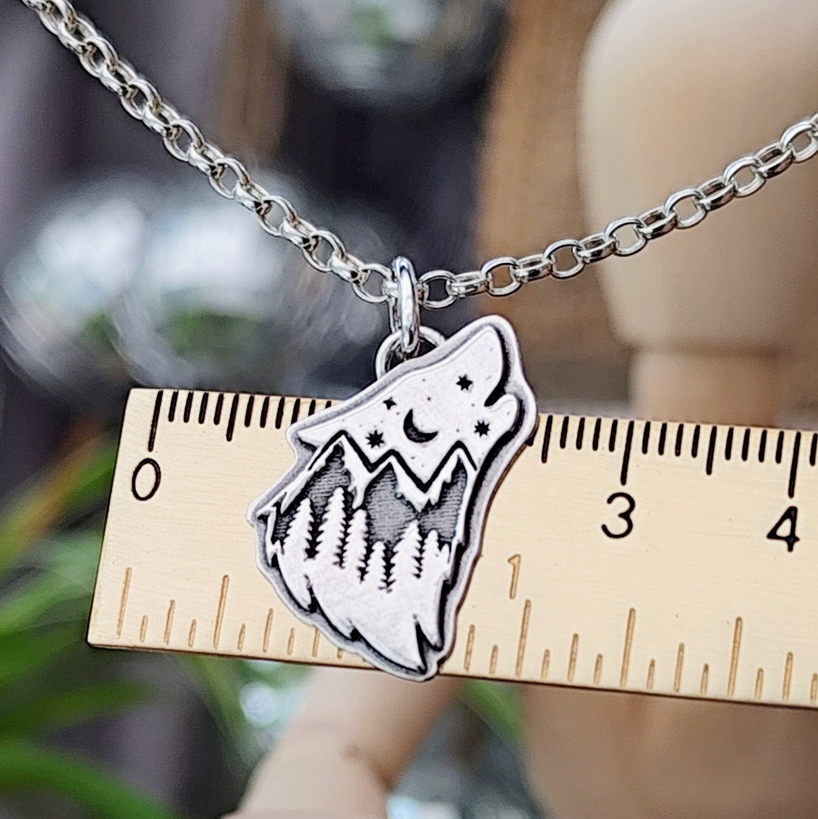 Kettenanhänger "Wolf im Wald" recyceltes Silber, handgefertigt