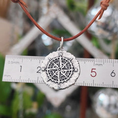 Kettenanhänger "Kompass" im RUSTIC STYLE, aus recyceltem Silber