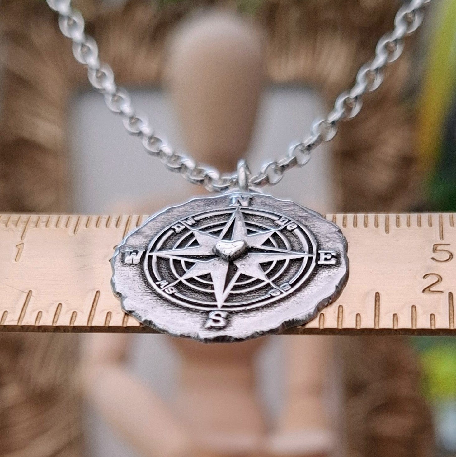Kettenanhänger "Kompass mit Herz" Rustic Style, recyceltes 925 Silber