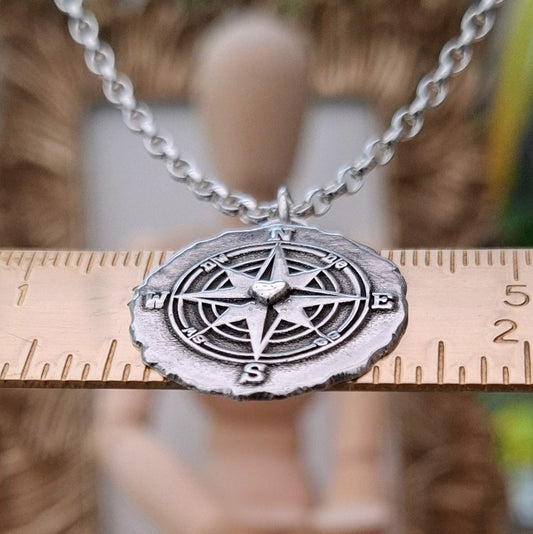 Kettenanhänger "Kompass mit Herz" Rustic Style, recyceltes 925 Silber