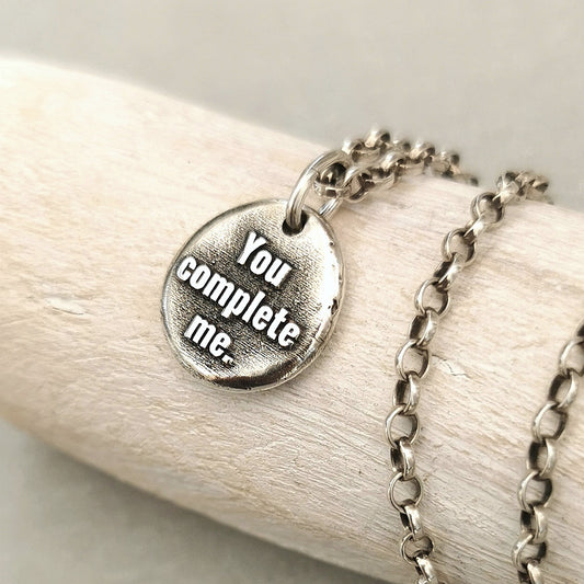 Kettenanhänger mit Spruch: You complete me, handgefertigter Nugget mit recyceltem Silber