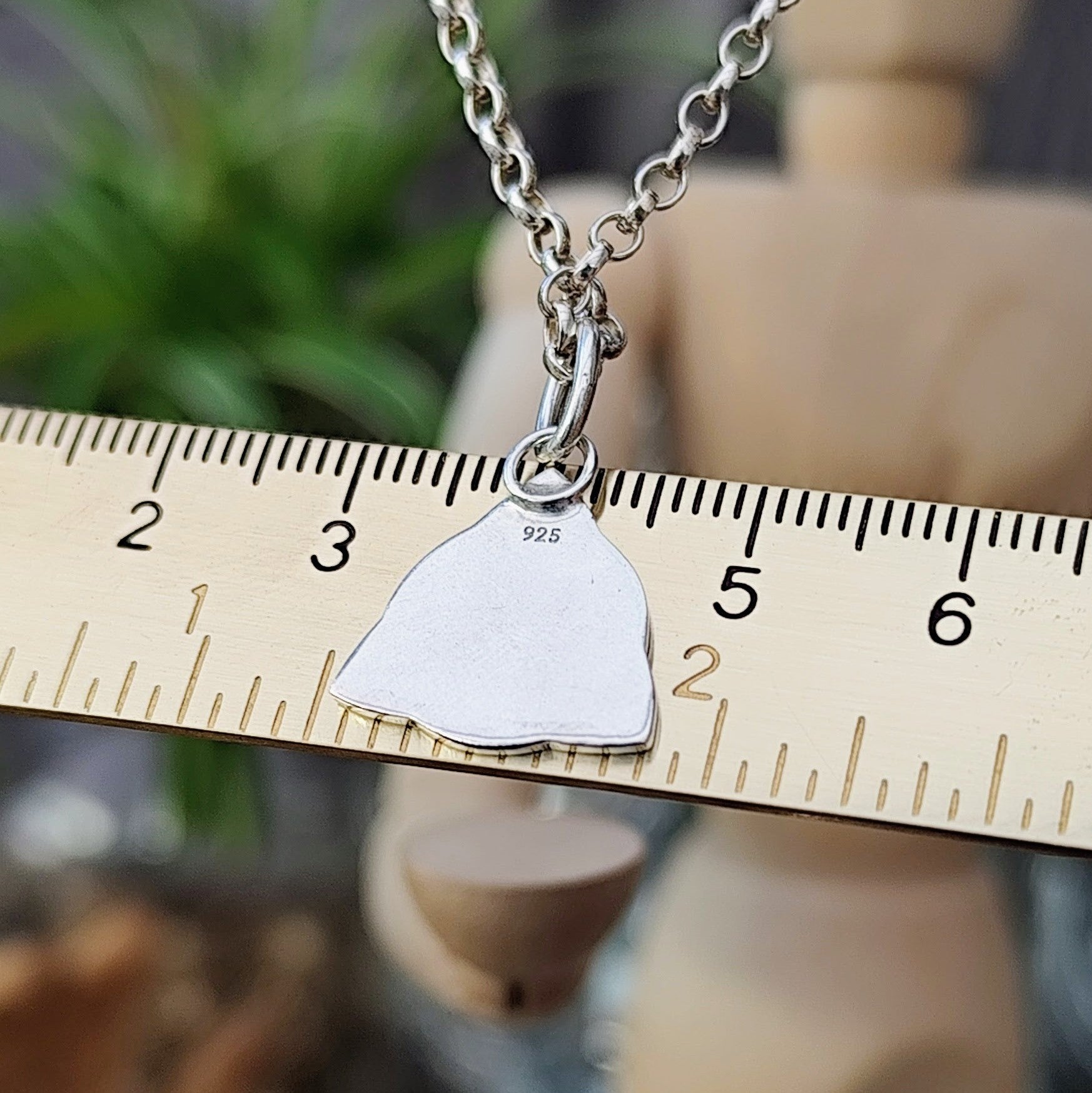 Kettenanhänger "Keltischer Knoten Triquetra" aus recyceltem Silber