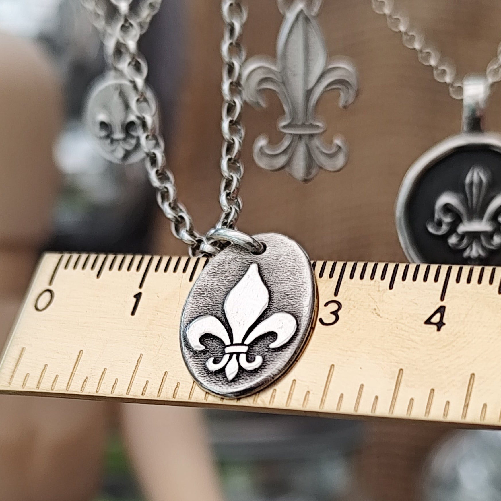 Kettenanhänger Fleur de Lis, recyceltes Silber, handgefertigt