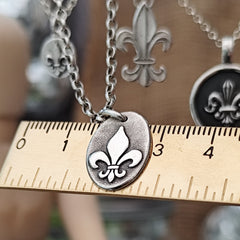 Kettenanhänger Fleur de Lis, recyceltes Silber, handgefertigt