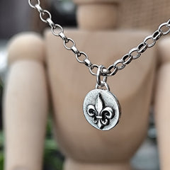 Kettenanhänger "Fleur de Lis" Lilie aus 925er recyceltem Silber, Handgefertigt