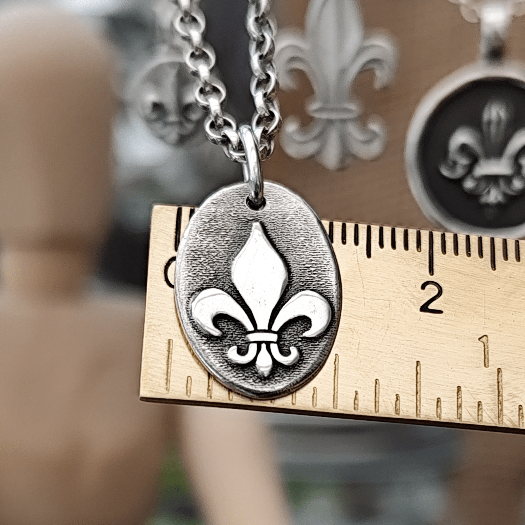 Kettenanhänger Fleur de Lis, recyceltes Silber, handgefertigt