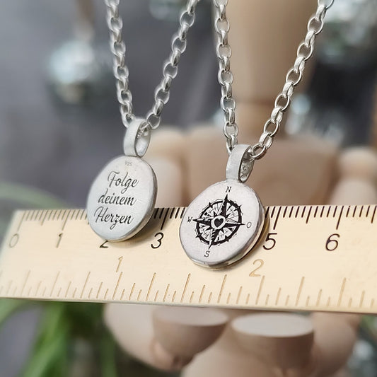 Kettenanhänger "Kompass mit Herz "Nugget" Personalisiert mit Gravur