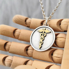 Kettenanhänger "Äskulapstab" aus recyceltem Silber