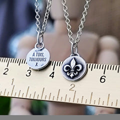 Kettenanhänger "Fleur de Lis" Lilie aus 925er recyceltem Silber, Handgefertigt