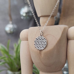 Kettenanhänger "Blume des Lebens" aus recyceltem 925er Silber, handgefertigt in Deutschland
