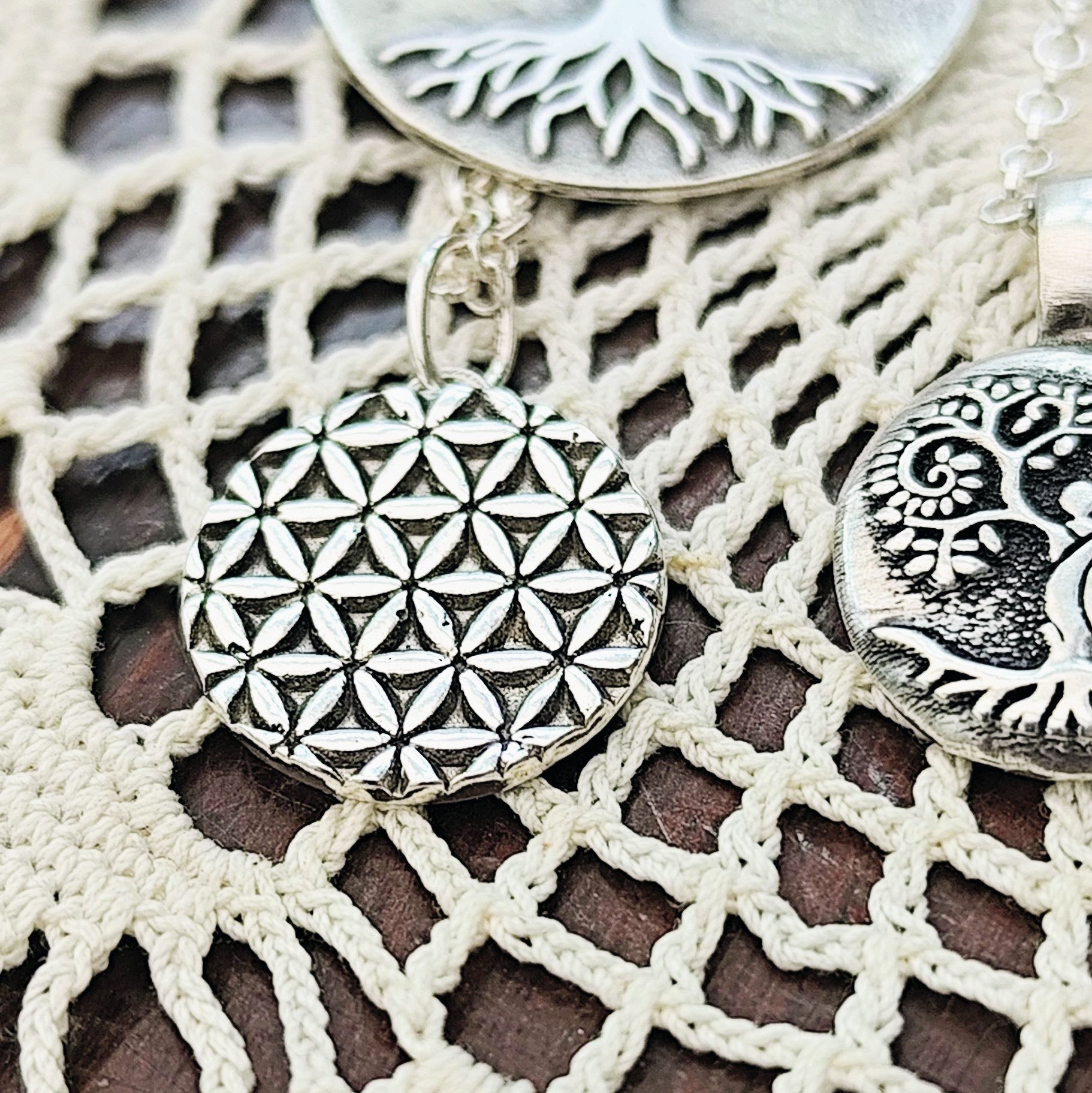 Kettenanhänger "Blume des Lebens" aus recyceltem 925er Silber, handgefertigt in Deutschland