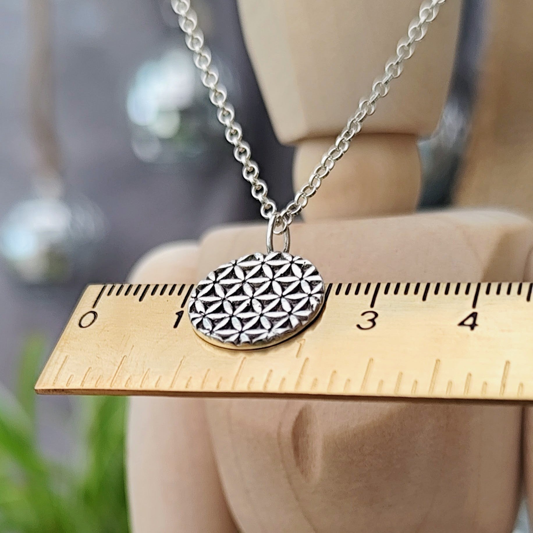 Kettenanhänger "Blume des Lebens" aus recyceltem 925er Silber, handgefertigt in Deutschland