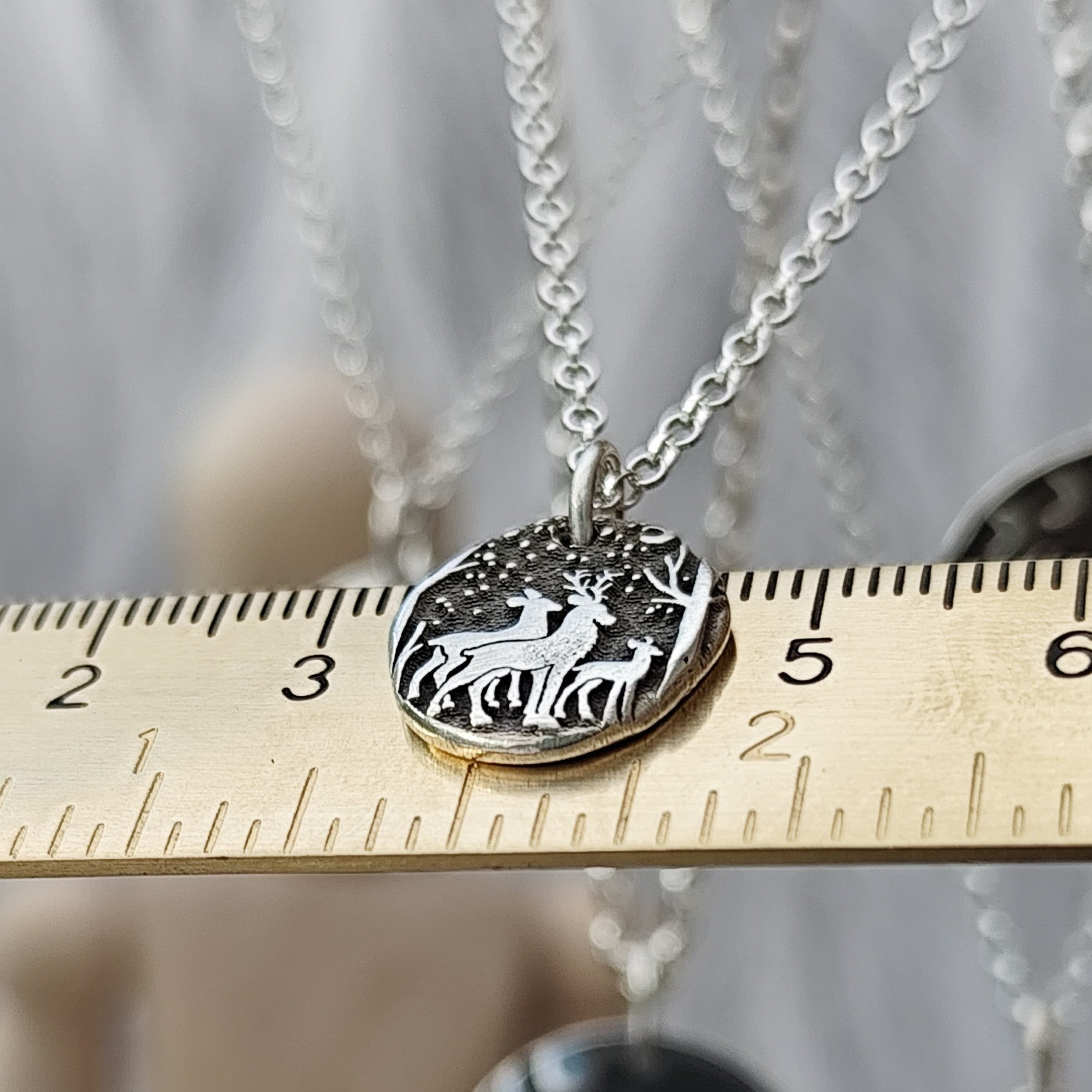 Kettenanhänger "Hirsch - Familie" aus recyceltem Silber handgefertigt