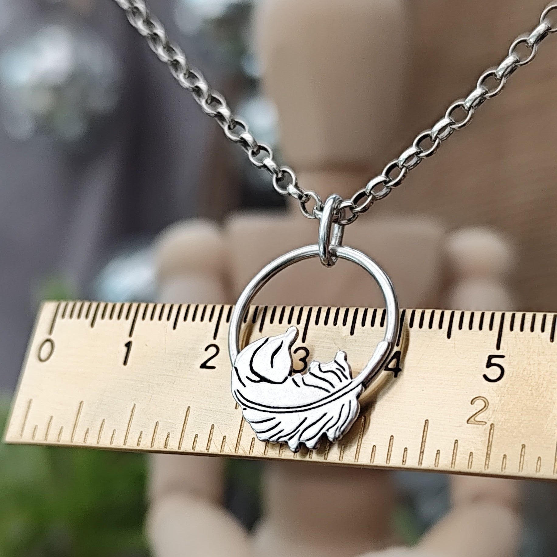 Kettenanhänger Engelsfeder aus recyceltem 925er Silber, handgefertigt in Deutschland